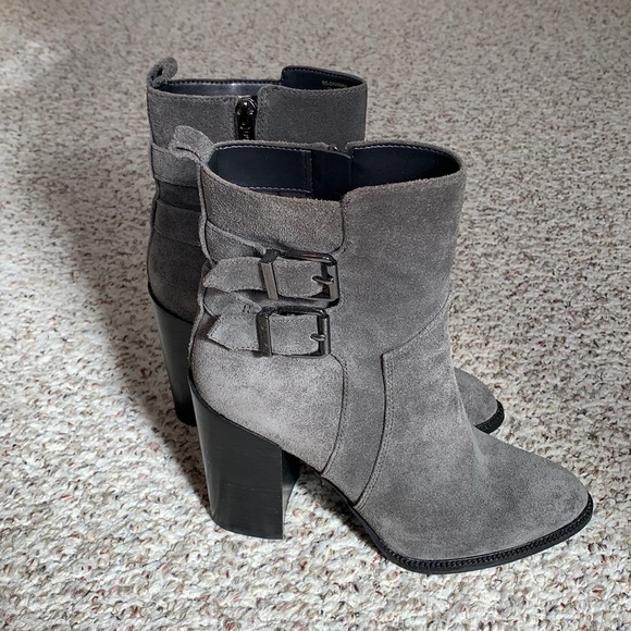 Beautiful BCBG Grey Suede Boots NEW Sz 7 - Picture 1 of 4